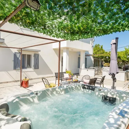 Dioniza By Villsy- With Private Pool And Jacuzzi * Gajana