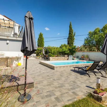 Dioniza By Villsy- With Private Pool And Jacuzzi Gajana