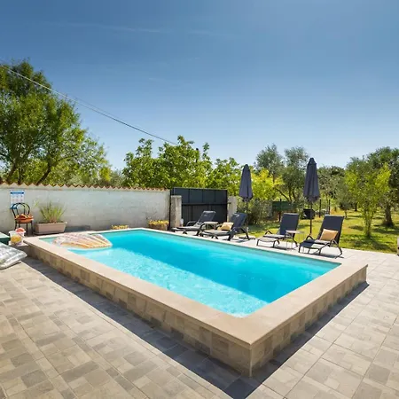 Dioniza By Villsy- With Private Pool And Jacuzzi Villa Gajana