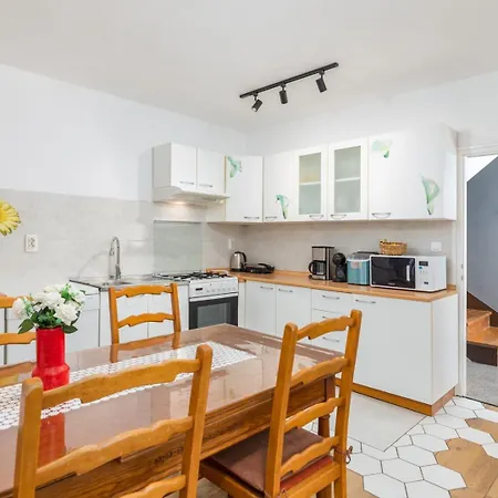 Dioniza By Villsy- With Private Pool And Jacuzzi Gajana